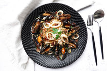 Load image into Gallery viewer, Seafood Linguine Aglio Olio
